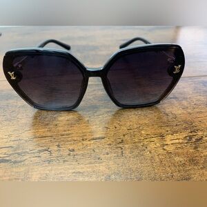 Louis Vuitton beautiful Sunglasses
